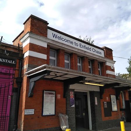 Skyvillion - London Enfield Chase Apartments With Parking & Wifi Esterno foto