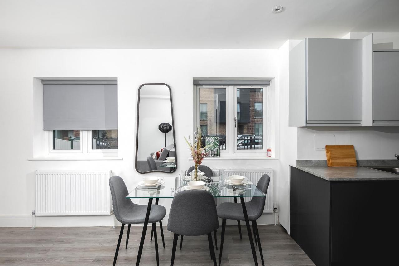 Skyvillion - London Enfield Chase Apartments With Parking & Wifi Esterno foto