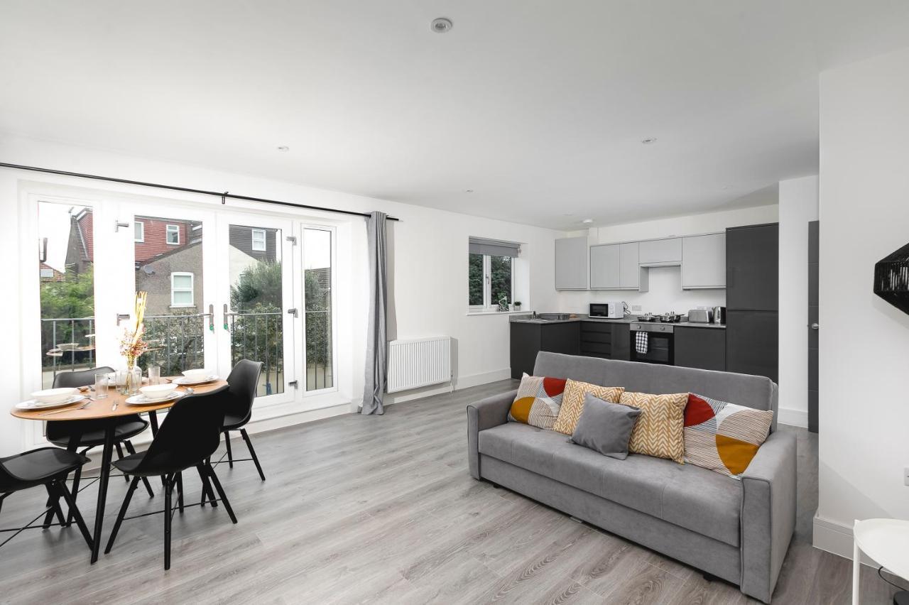 Skyvillion - London Enfield Chase Apartments With Parking & Wifi Esterno foto