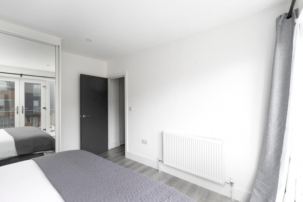 Skyvillion - London Enfield Chase Apartments With Parking & Wifi Esterno foto