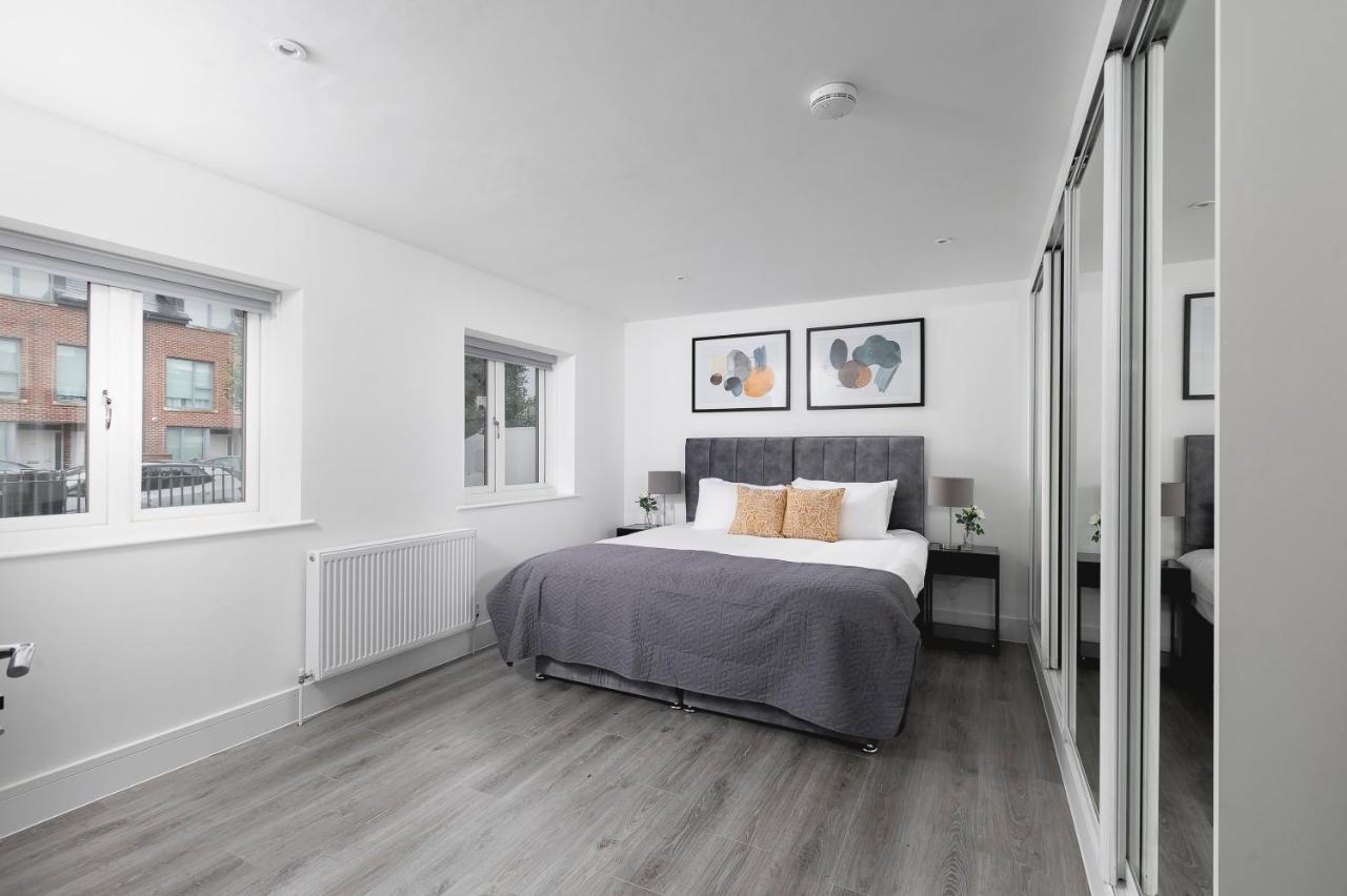 Skyvillion - London Enfield Chase Apartments With Parking & Wifi Esterno foto