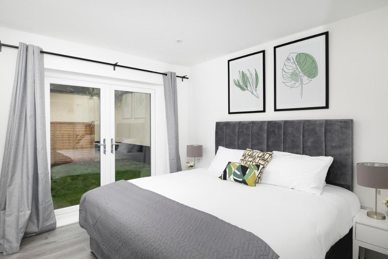 Skyvillion - London Enfield Chase Apartments With Parking & Wifi Esterno foto
