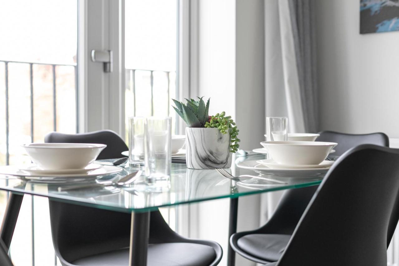 Skyvillion - London Enfield Chase Apartments With Parking & Wifi Esterno foto