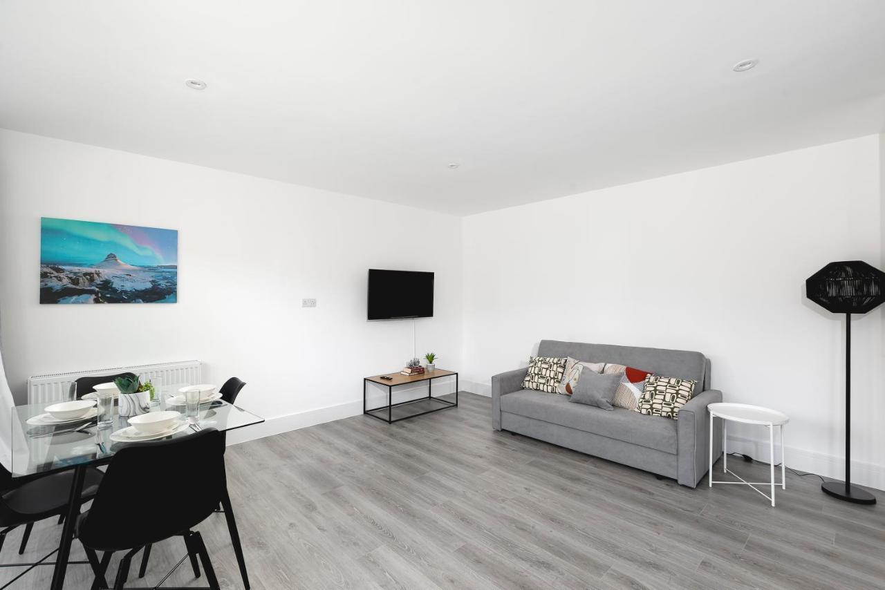 Skyvillion - London Enfield Chase Apartments With Parking & Wifi Esterno foto