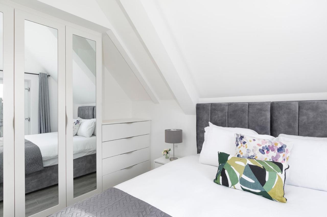 Skyvillion - London Enfield Chase Apartments With Parking & Wifi Esterno foto