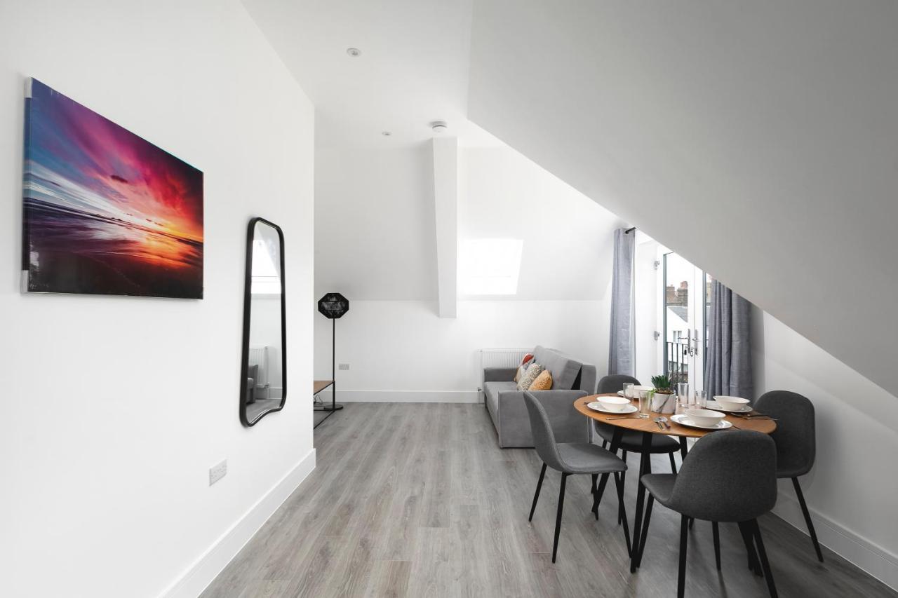Skyvillion - London Enfield Chase Apartments With Parking & Wifi Esterno foto