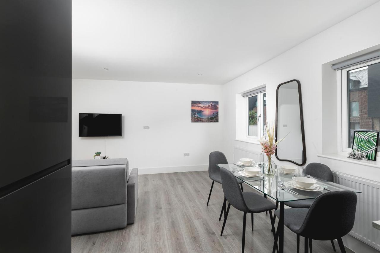 Skyvillion - London Enfield Chase Apartments With Parking & Wifi Esterno foto