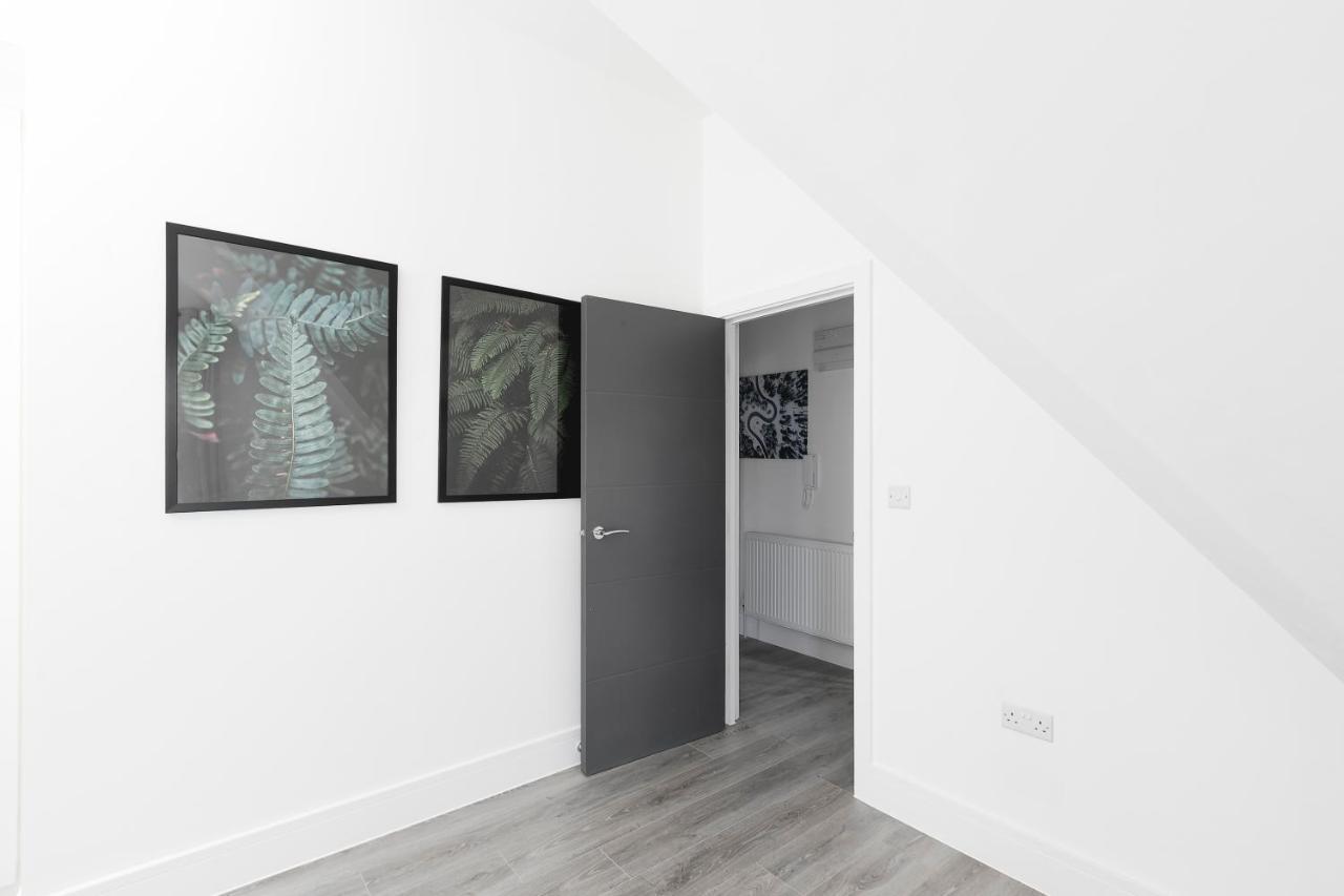 Skyvillion - London Enfield Chase Apartments With Parking & Wifi Esterno foto