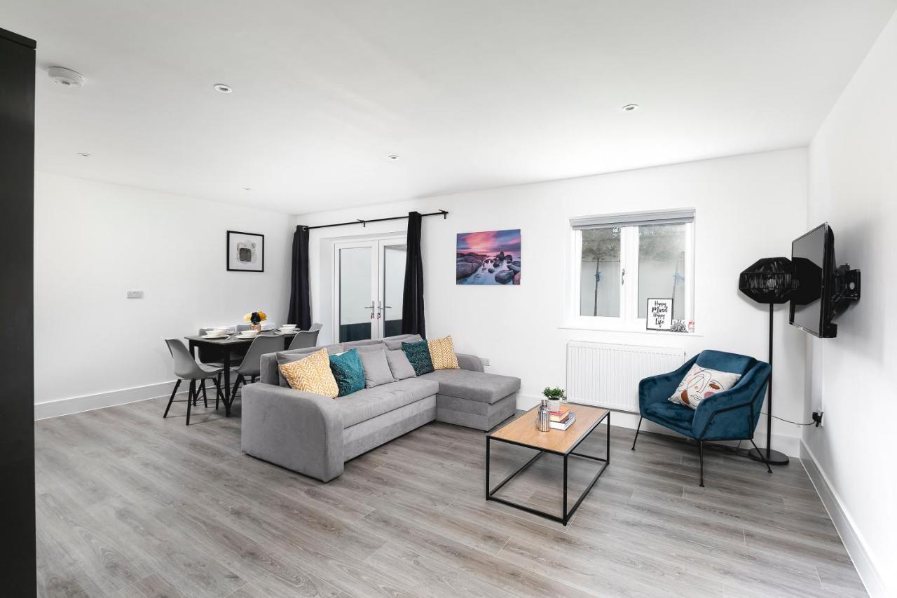 Skyvillion - London Enfield Chase Apartments With Parking & Wifi Esterno foto
