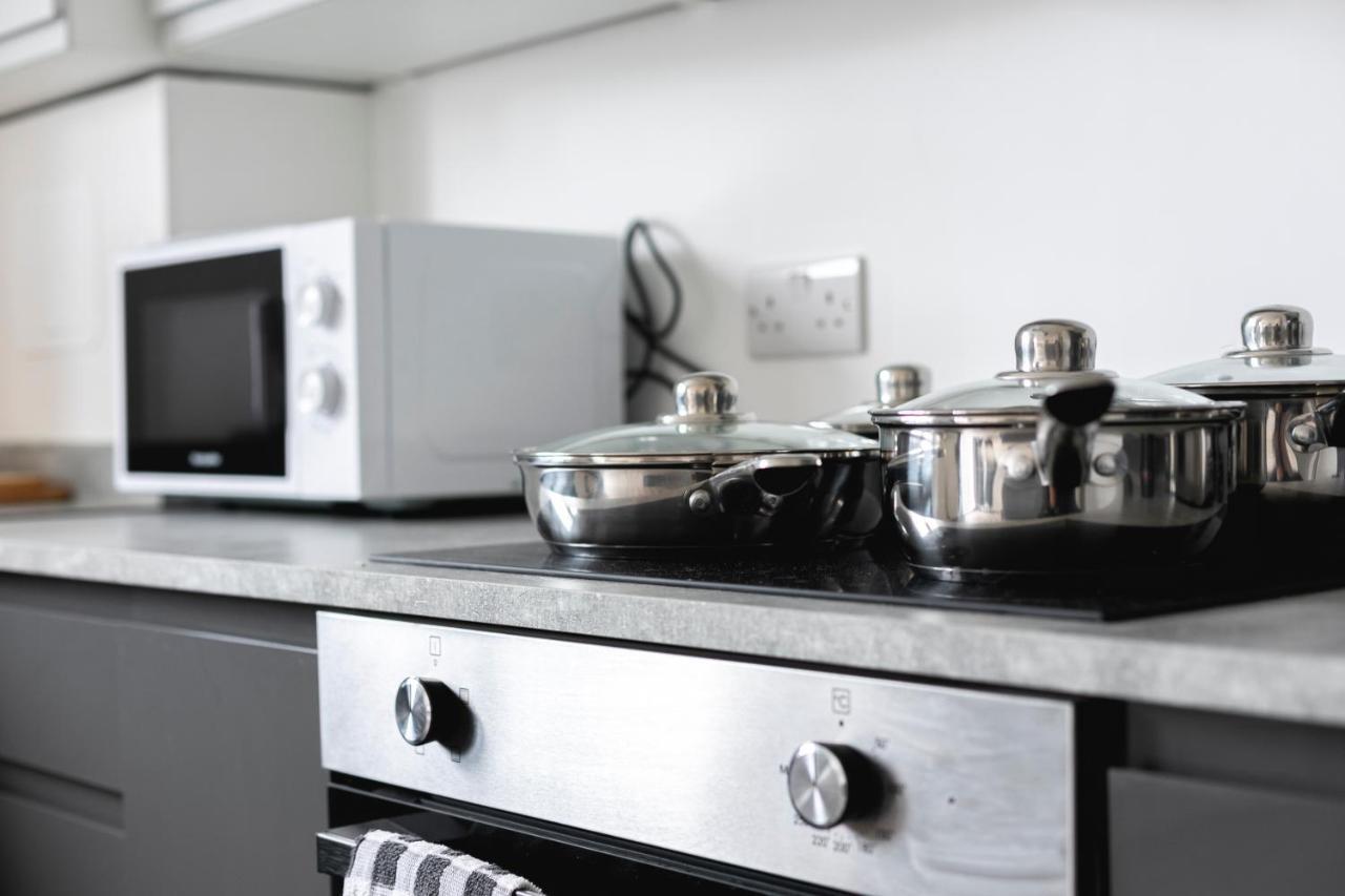Skyvillion - London Enfield Chase Apartments With Parking & Wifi Esterno foto