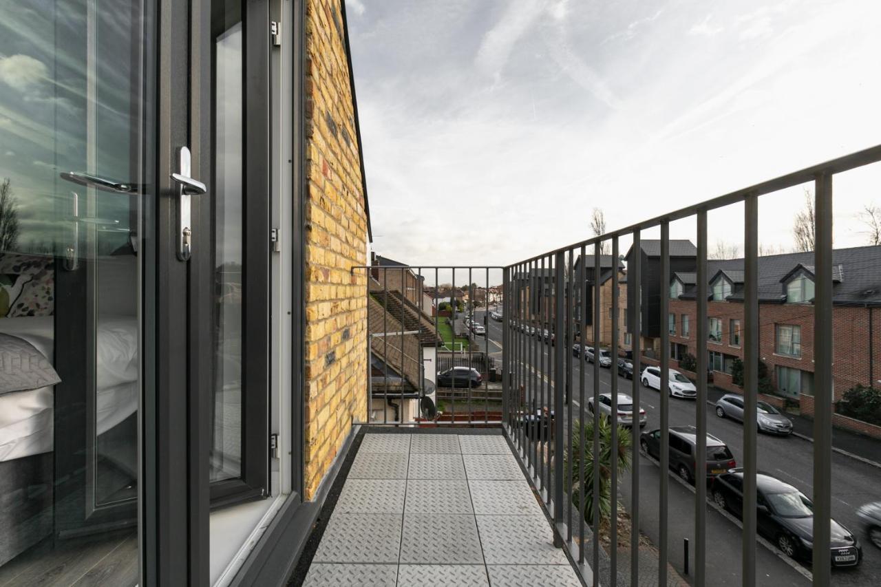 Skyvillion - London Enfield Chase Apartments With Parking & Wifi Esterno foto