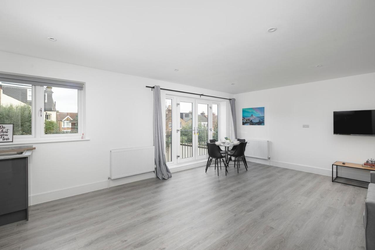 Skyvillion - London Enfield Chase Apartments With Parking & Wifi Esterno foto