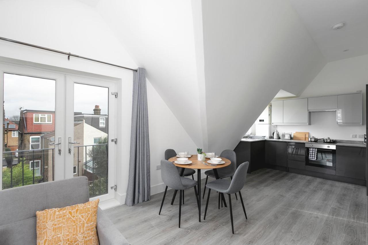Skyvillion - London Enfield Chase Apartments With Parking & Wifi Esterno foto