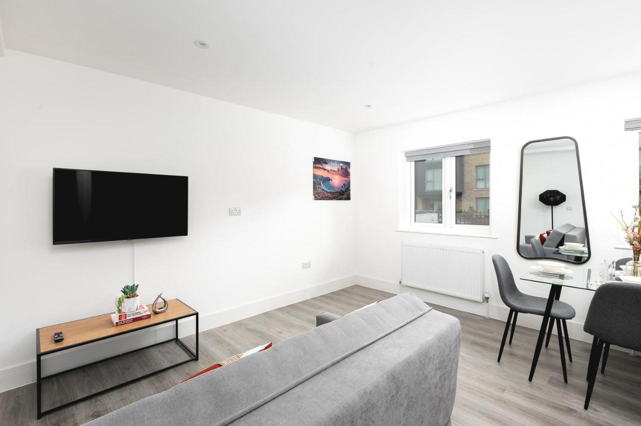 Skyvillion - London Enfield Chase Apartments With Parking & Wifi Esterno foto