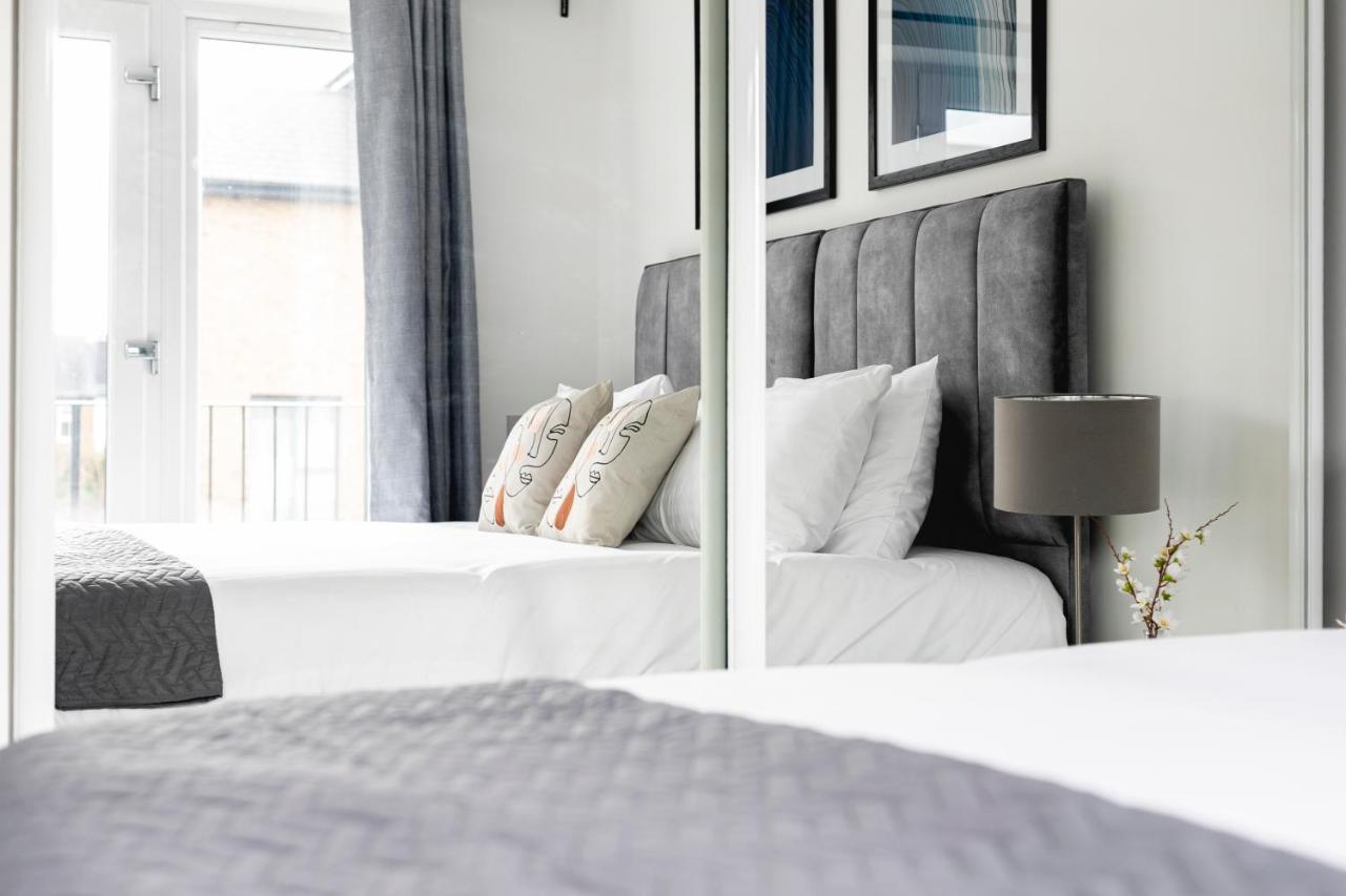 Skyvillion - London Enfield Chase Apartments With Parking & Wifi Esterno foto