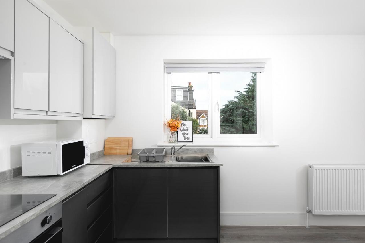 Skyvillion - London Enfield Chase Apartments With Parking & Wifi Esterno foto