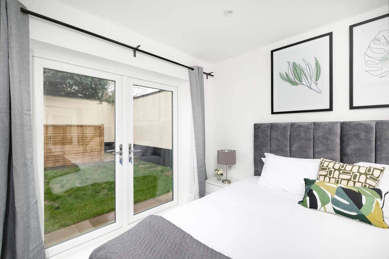 Skyvillion - London Enfield Chase Apartments With Parking & Wifi Esterno foto