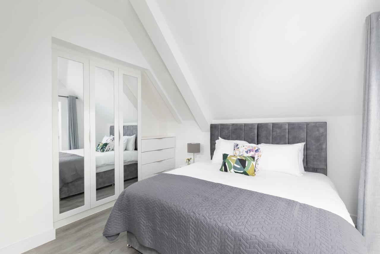 Skyvillion - London Enfield Chase Apartments With Parking & Wifi Esterno foto