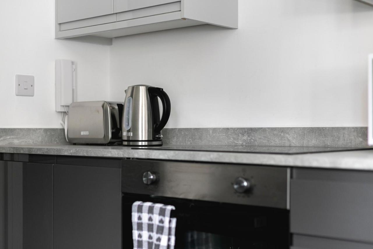 Skyvillion - London Enfield Chase Apartments With Parking & Wifi Esterno foto