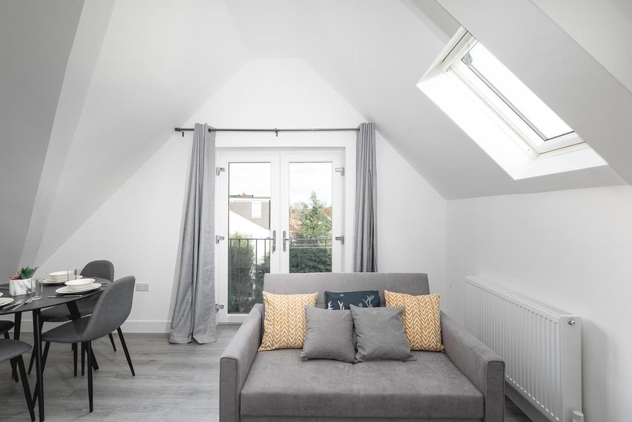 Skyvillion - London Enfield Chase Apartments With Parking & Wifi Esterno foto