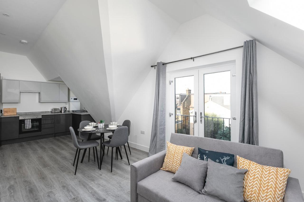Skyvillion - London Enfield Chase Apartments With Parking & Wifi Esterno foto