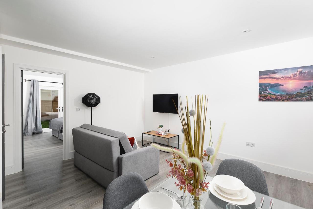 Skyvillion - London Enfield Chase Apartments With Parking & Wifi Esterno foto