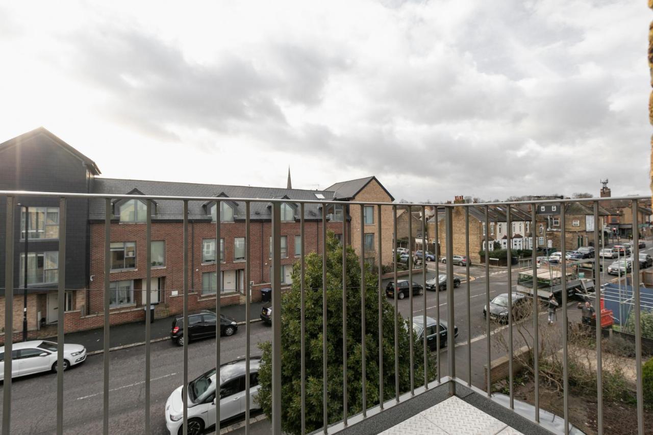 Skyvillion - London Enfield Chase Apartments With Parking & Wifi Esterno foto