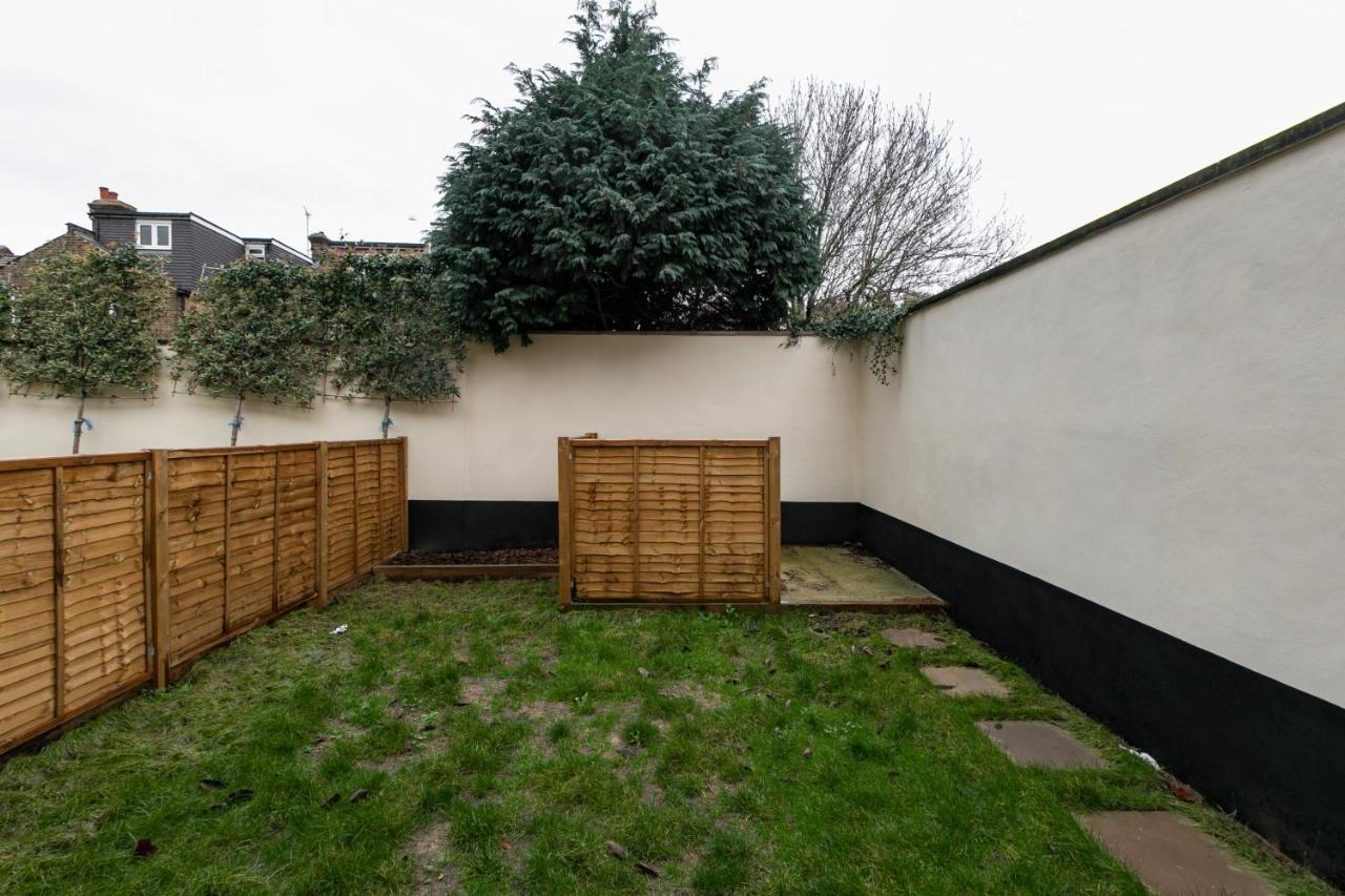 Skyvillion - London Enfield Chase Apartments With Parking & Wifi Esterno foto