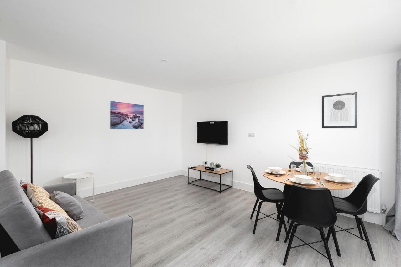 Skyvillion - London Enfield Chase Apartments With Parking & Wifi Esterno foto