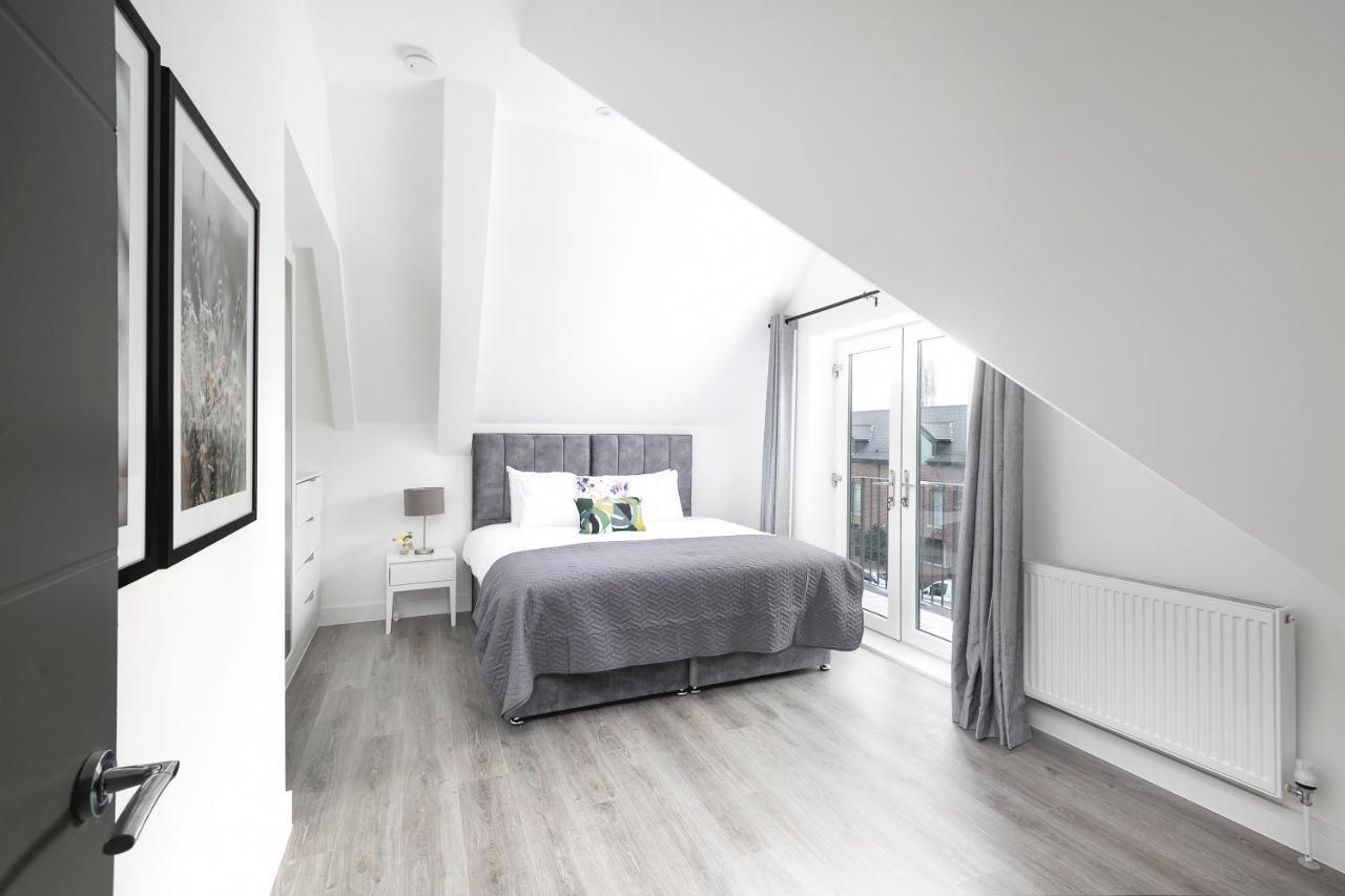 Skyvillion - London Enfield Chase Apartments With Parking & Wifi Esterno foto
