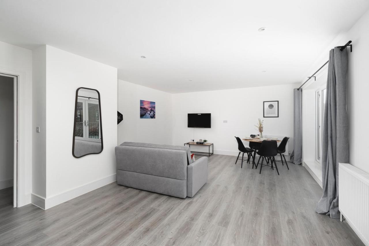 Skyvillion - London Enfield Chase Apartments With Parking & Wifi Esterno foto