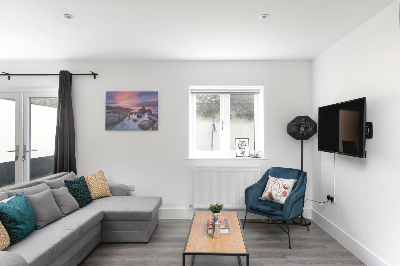 Skyvillion - London Enfield Chase Apartments With Parking & Wifi Esterno foto