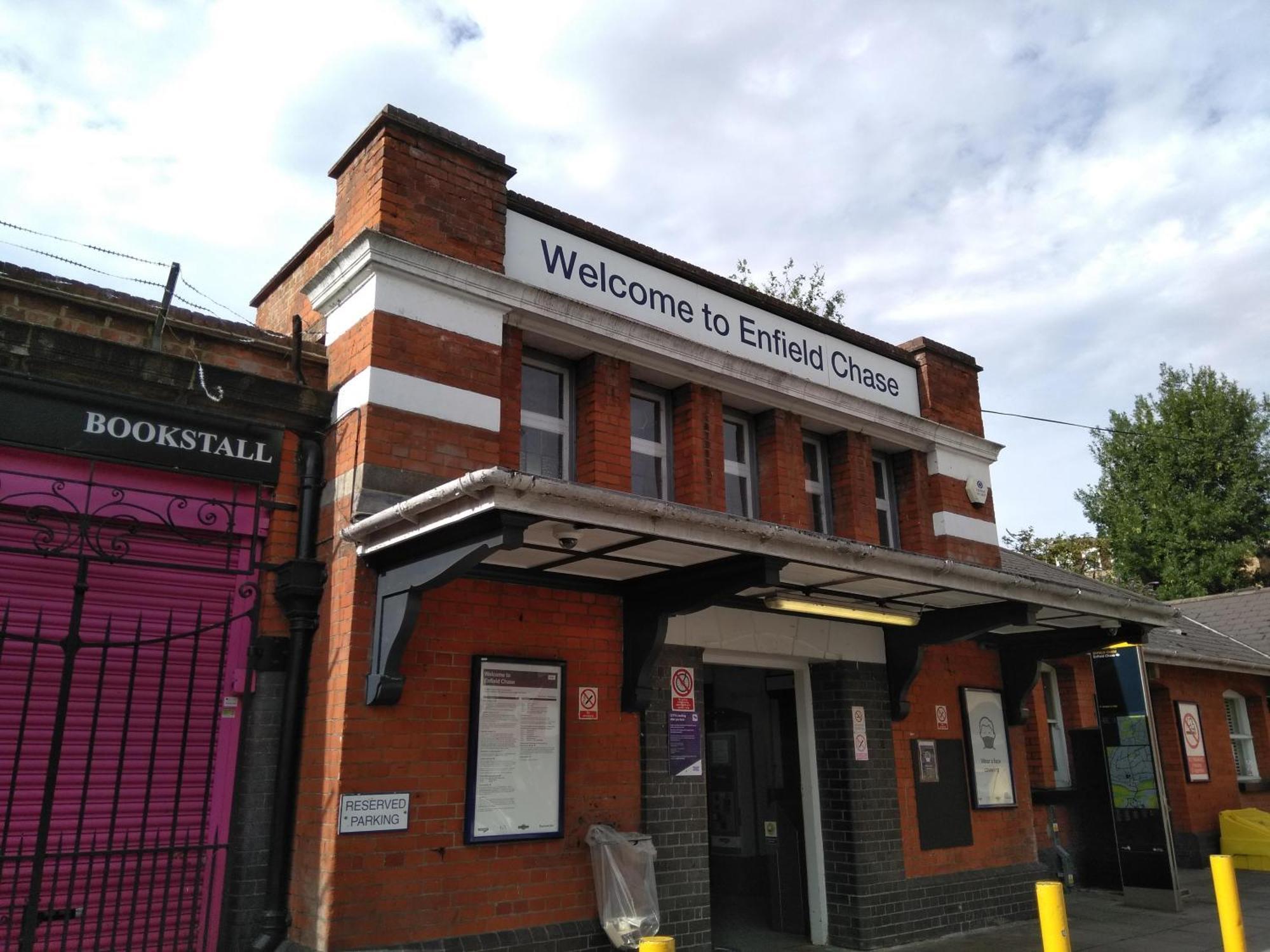 Skyvillion - London Enfield Chase Apartments With Parking & Wifi Esterno foto